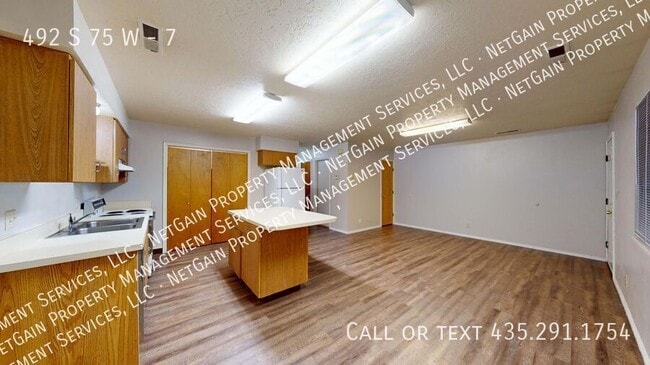 Building Photo - 492 S 75 W