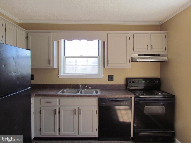 Building Photo - 45742 Military Ln