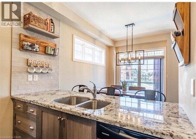 Photo du bâtiment - 10 EGLESTON Lane