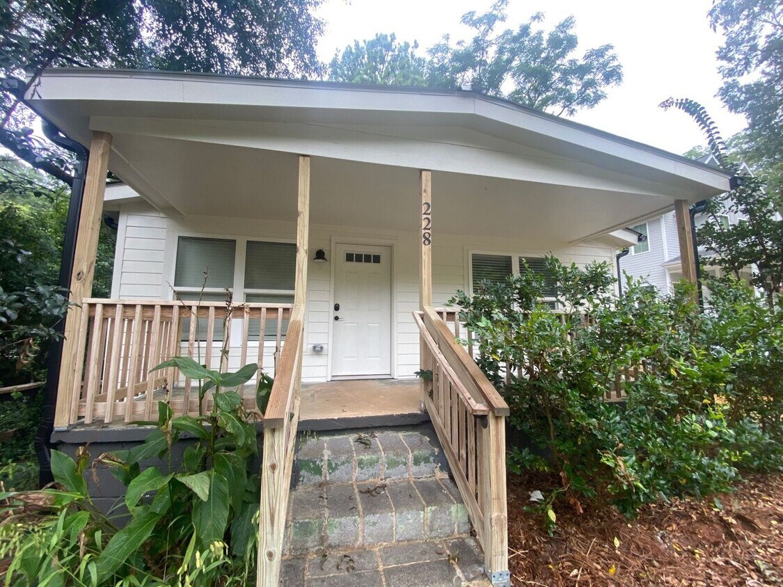 Foto principal - PRE-LEASING FOR AUGUST 2026!