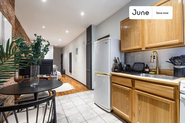 Building Photo - 1626 Second Avenue