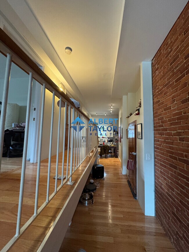 Building Photo - 106 Central St