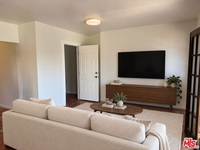 Foto del edificio - 2646 Kenwood Ave