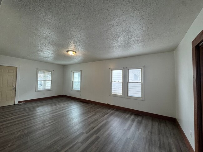 Building Photo - 1311 N Walnut Grove Ave