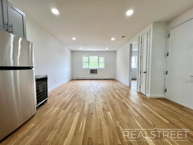 Foto del edificio - Brand New 4BD/2BA Penthouse with Skylight,...