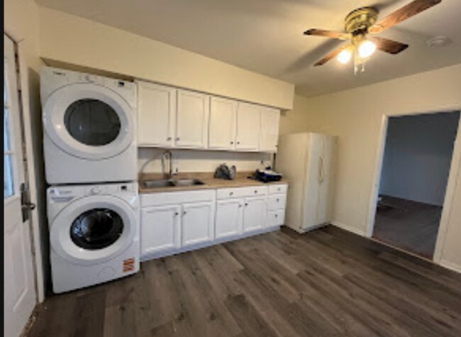 Pared sur de la cocina - 937 South Potomac St