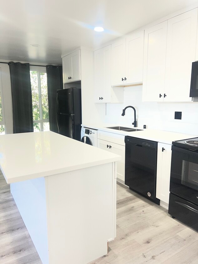 Primary Photo - 2320 S Robertson Blvd