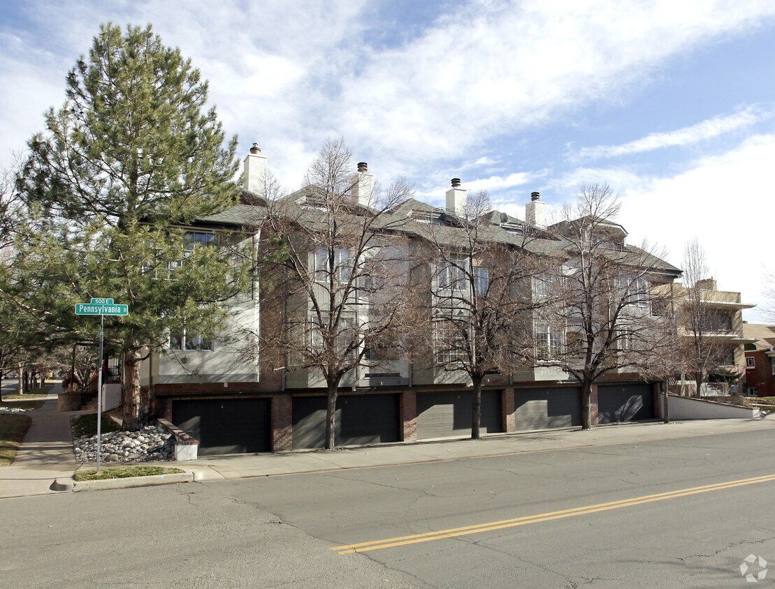 Building Photo - 690 Pennsylvania St