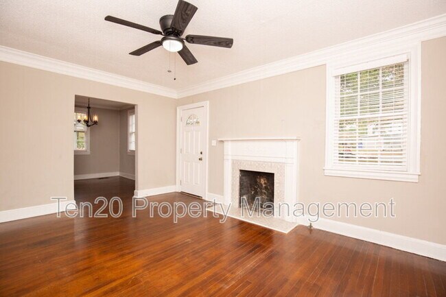 Foto del edificio - 3909 Crestview Dr