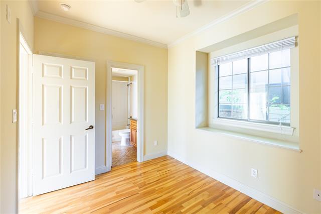 Foto del edificio - 2203 N Carroll Ave