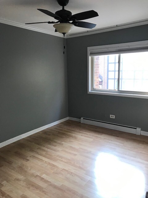 Bedroom 1 - 400 Green Bay Rd