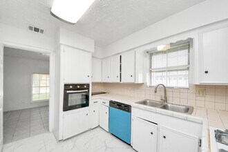 Building Photo - 9131 Rentur Dr