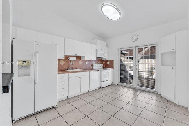 Building Photo - 7665 NW 183rd Ter