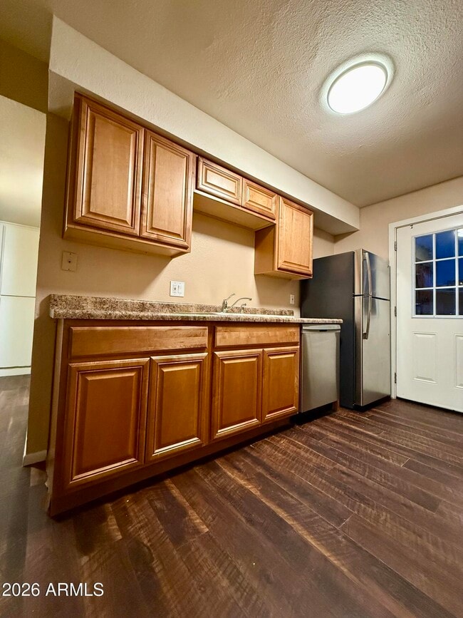 Foto del edificio - 825 E 5th St