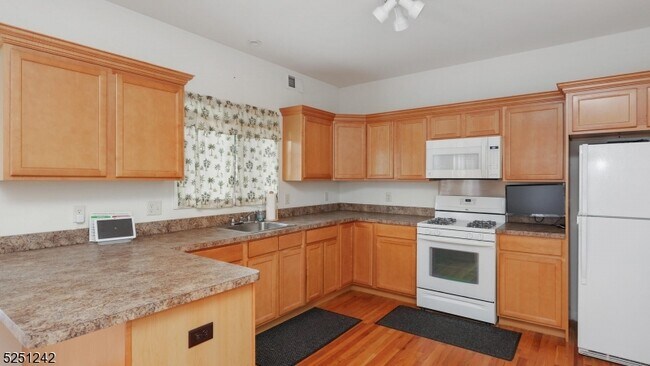 Building Photo - 241 Cranford Ave