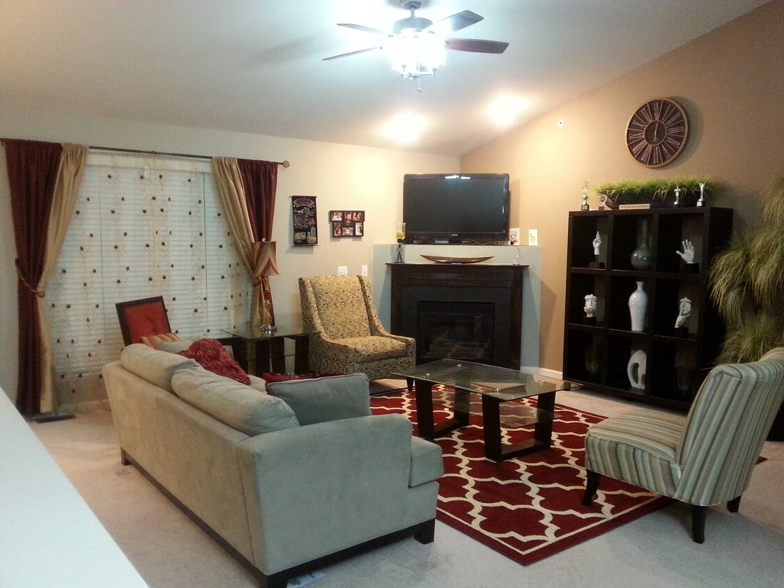 204 Riversedge Dr, Saline, MI 48176 Condo for Rent in Saline, MI