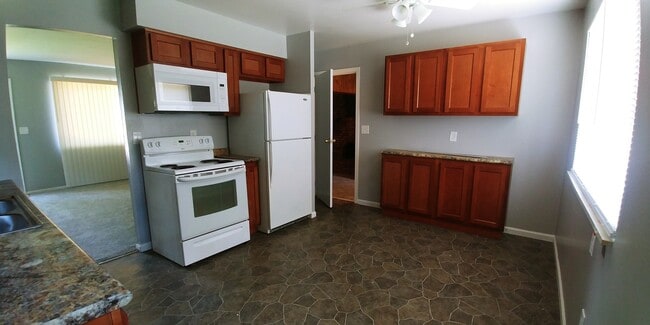 Foto del edificio - Spacious 3 Bedroom Home with Finished Basement & Large Backyard – Springfield Township!