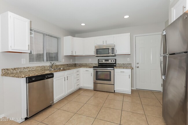 Building Photo - 1308 E Liberty Shores Dr