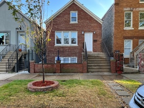 Building Photo - 1639 W 38th Pl