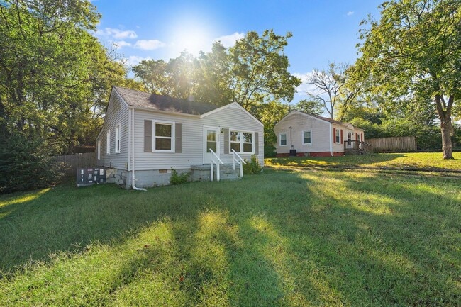 Photo - 2009 Oakwood Ave House