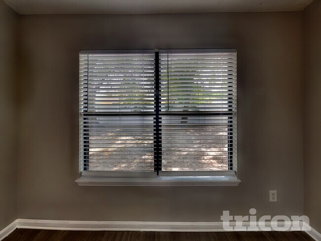 Foto del edificio - 5357 Whitecastle Ct