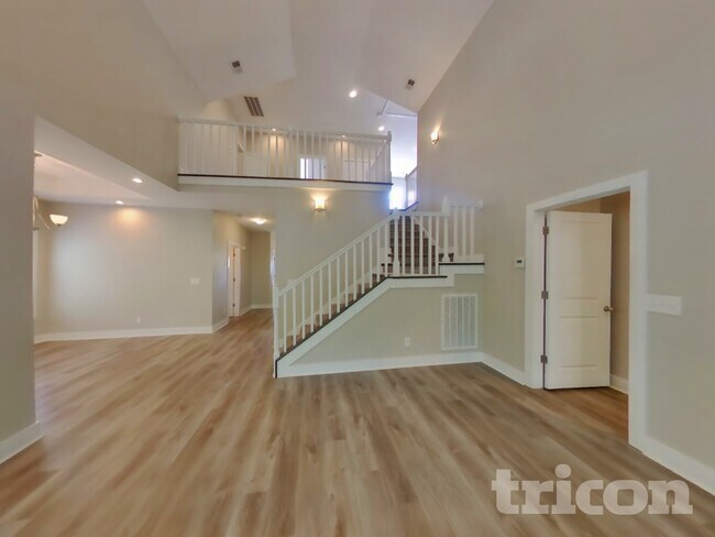 Foto del edificio - 1765 Bridgecrest Dr