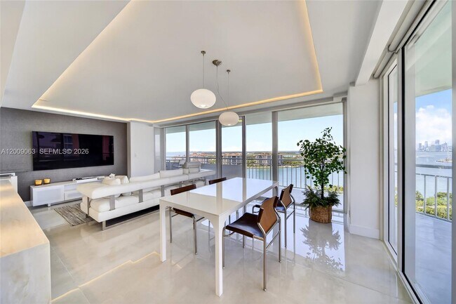 Foto del edificio - 400 South Pointe Dr