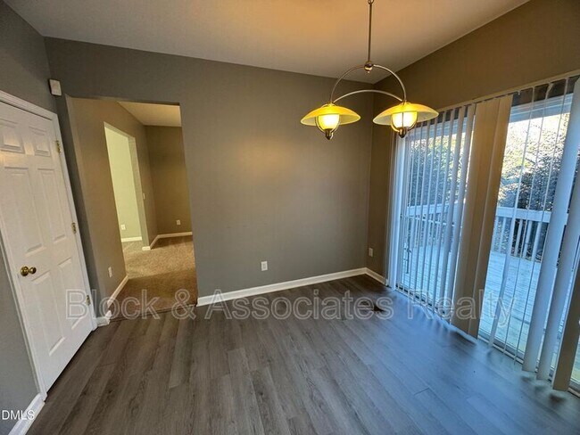 Foto del edificio - 3228 Forest Mill Cir