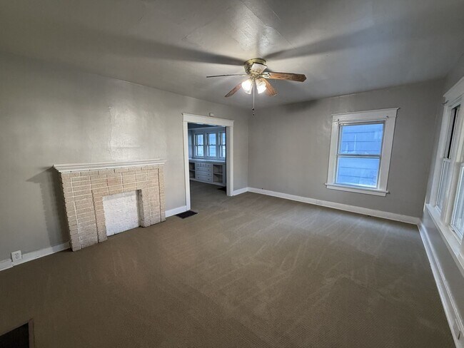 Building Photo - 3944 Revere Dr