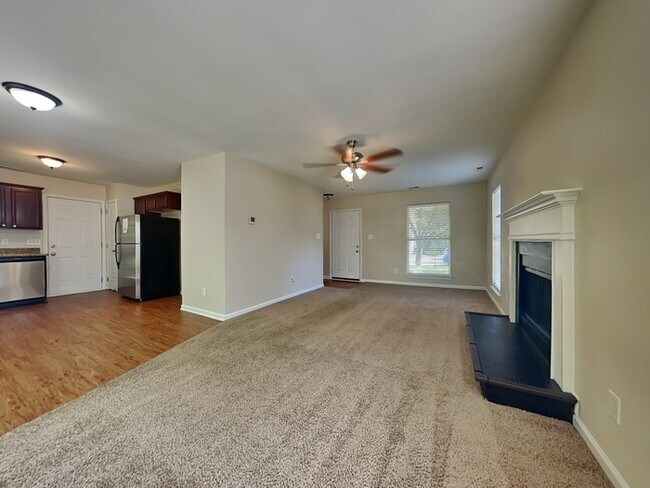 Foto del edificio - 10110 Northwoods Forest Dr