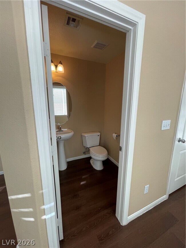 Foto del edificio - 733 Emerald Idol Pl