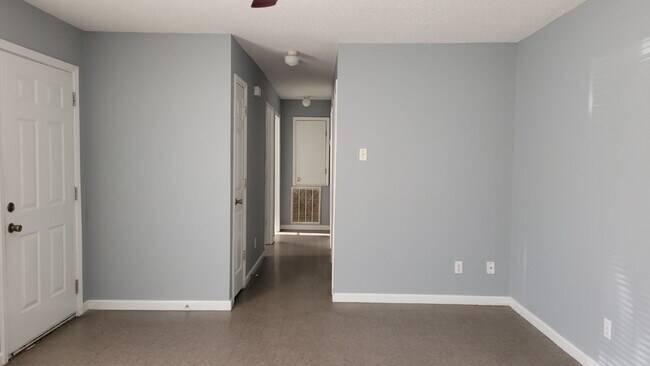 Foto del edificio - Section 8 Accepted!!!  "3-Bed Retreat on M...