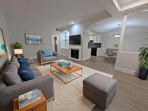 Building Photo - 912 Croft Ave