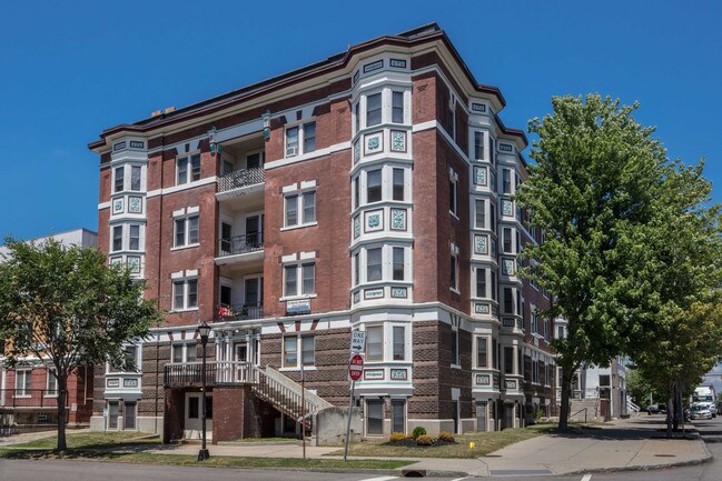 Building Photo - 572 Elmwood Ave