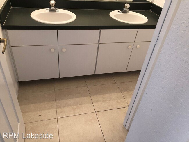 Foto del edificio - 5 br, 3.5 bath House - 836 Pinewood Dr.