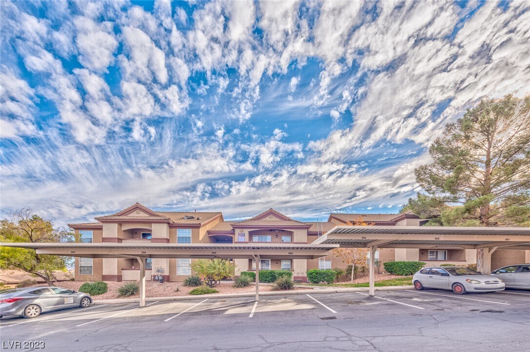 Primary Photo - 231 W Horizon Ridge Pkwy