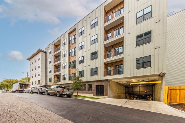 Building Photo - 2500 Longview St