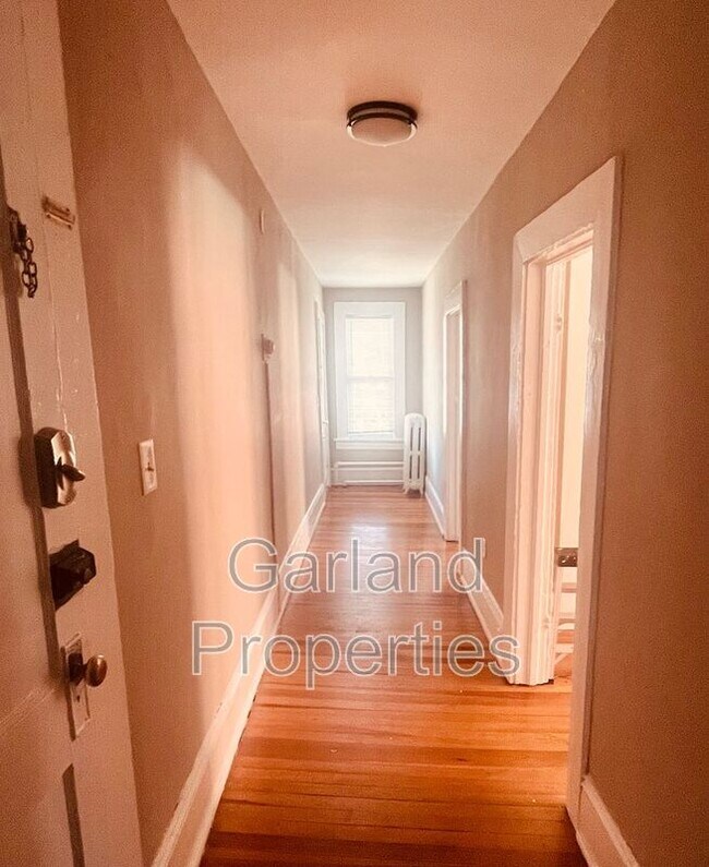 Building Photo - 1122 Main St SW