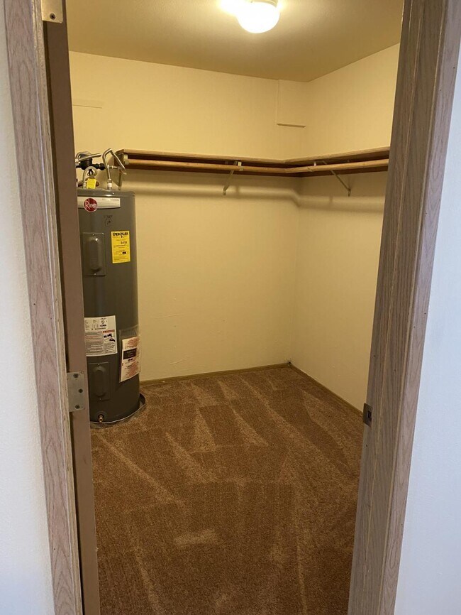 Foto del edificio - 2820 62 Ave SW - 1 bedroom