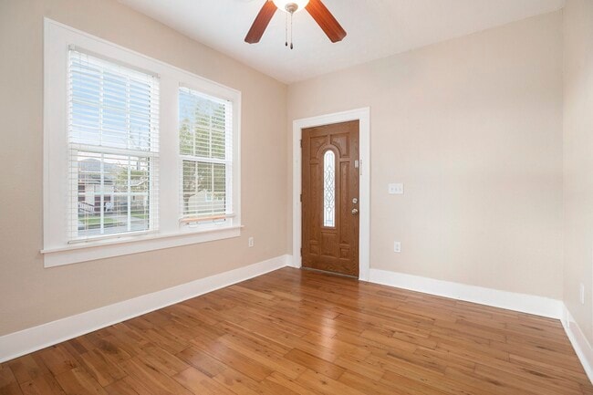Building Photo - 5624 Avenue P 1/2