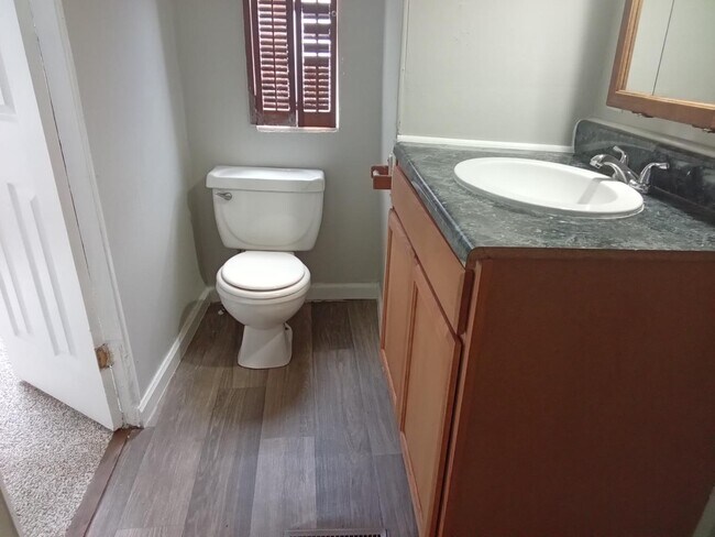 Foto del edificio - 2400 Oaklawn Blvd