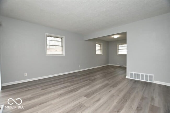 Building Photo - 5820 E 40th St