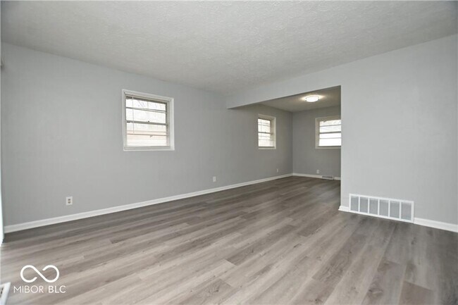 Foto del edificio - 5820 E 40th St