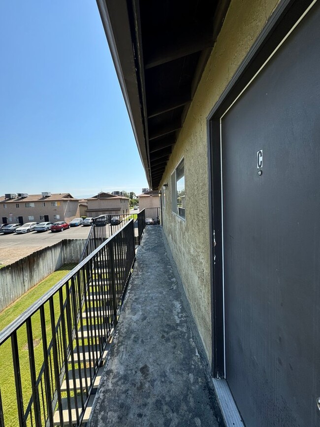 Building Photo - Super cute two bedroom! MOVE IN SPECIAL