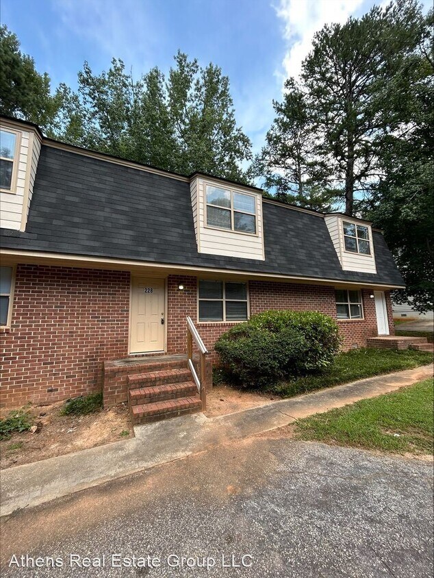 Foto principal - 3 br, 2.5 bath House - 228 Highland Park D...