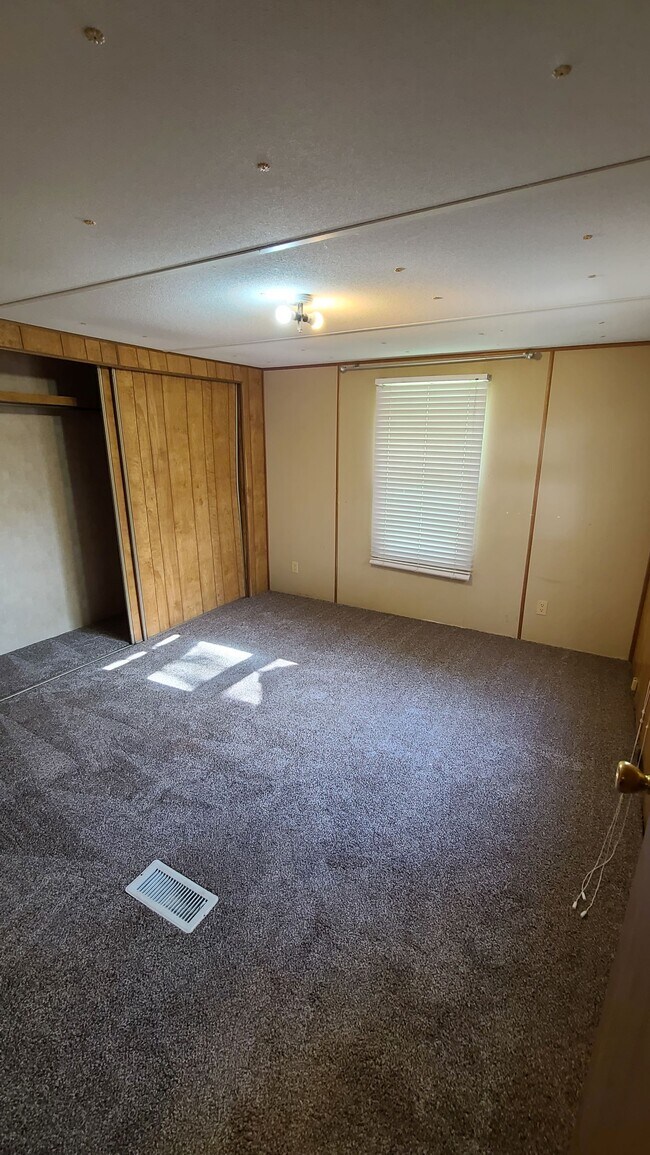 Building Photo - 787-724 24 Rd