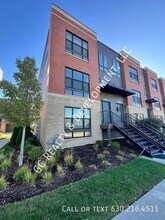 Building Photo - 2217 Parkside Dr