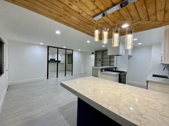 Building Photo - 1414 N Fairfax Ave
