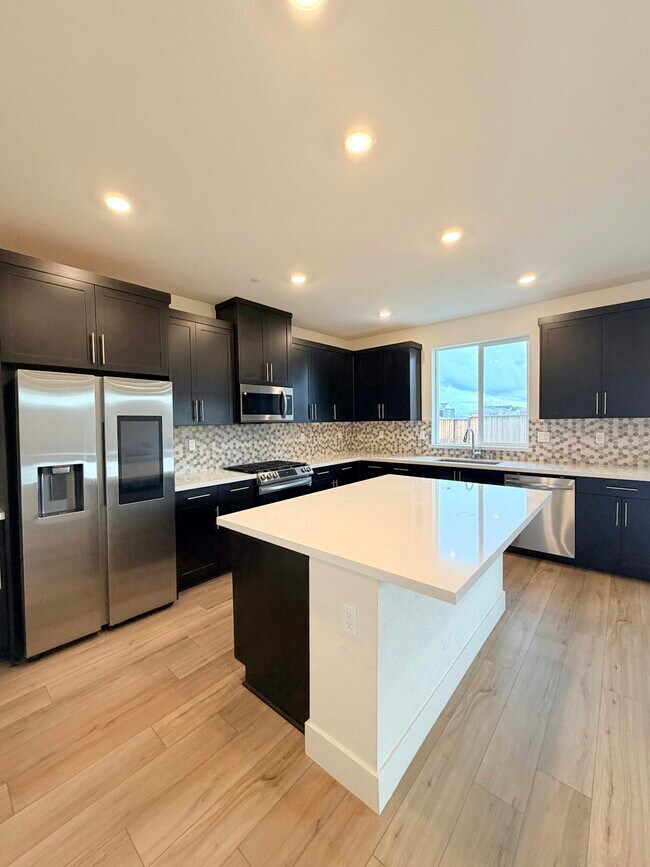 Foto del edificio - 5242 Upton Ave