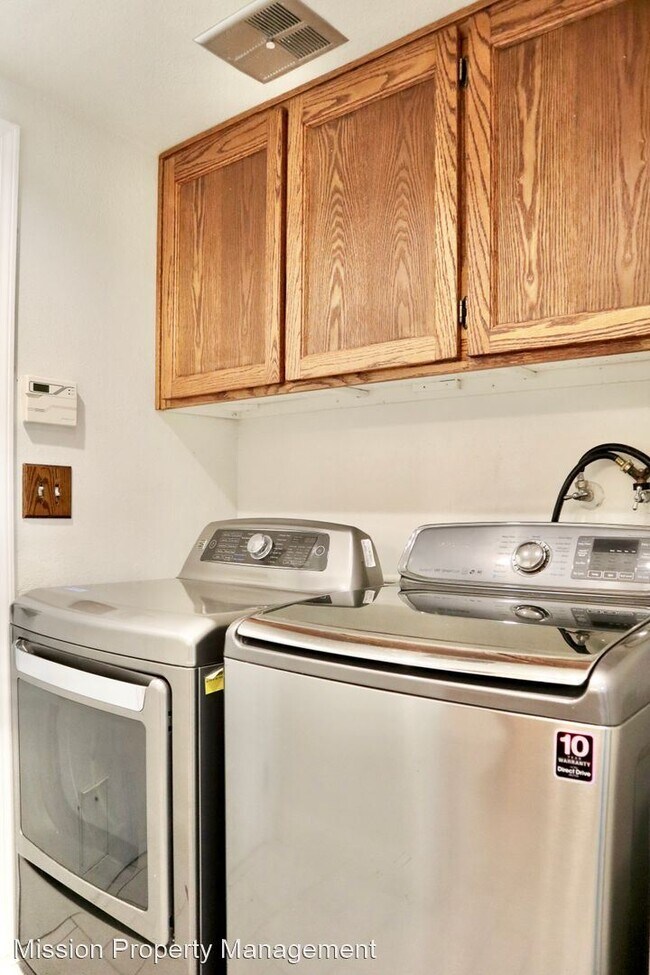 Building Photo - 4 br, 2.5 bath House - 36095 Easterday Way